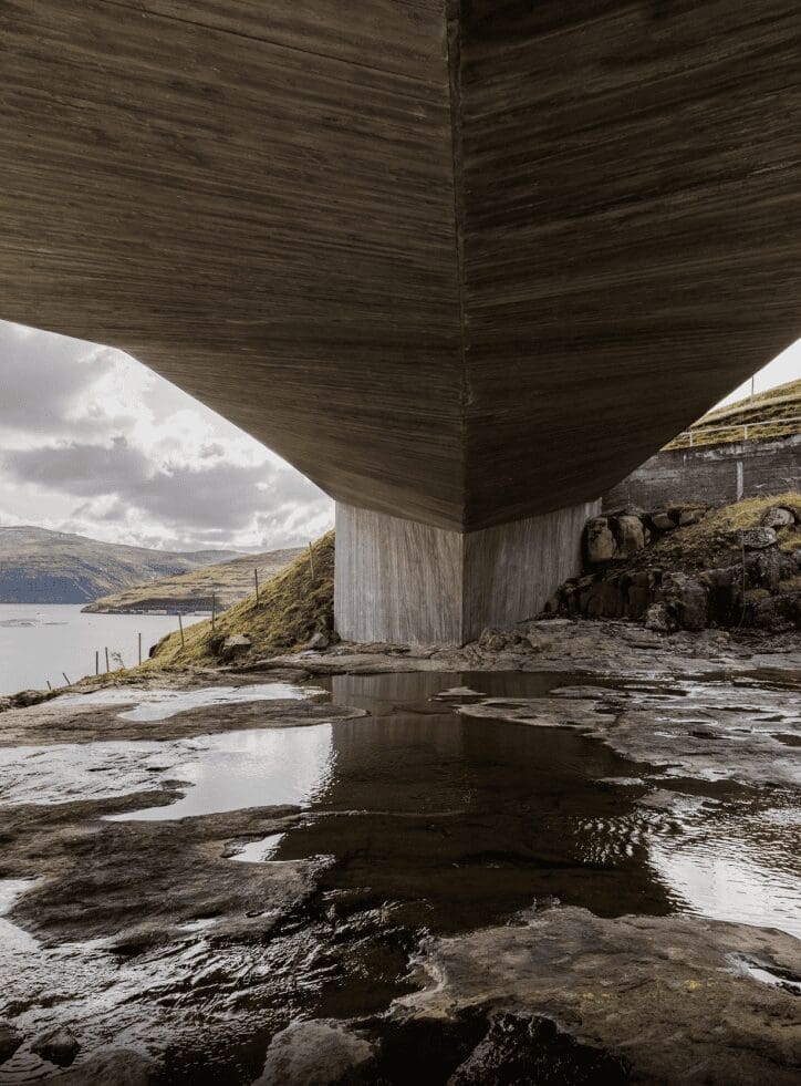 This image has an empty alt attribute; its file name is Town-Hall-Eysturkommuna_Henning-Larsen_Photo-by-Nic-Lehoux_741-4-1.png